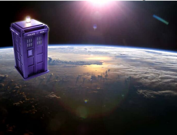 Nave vehículo temporal espacial de Dr Doctor Who puesta en el espacio por proyecto de gofundme