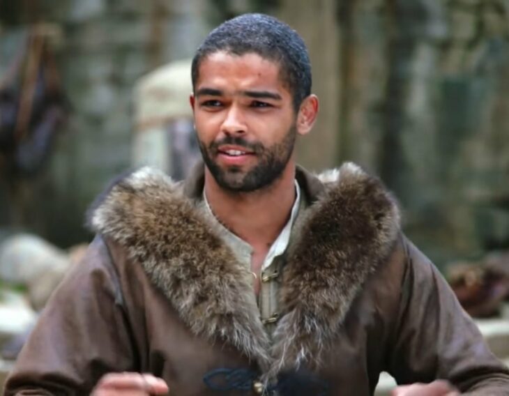 Kingsley Be-adir como wet stick en el filme de 2017 Legend of King Arthur