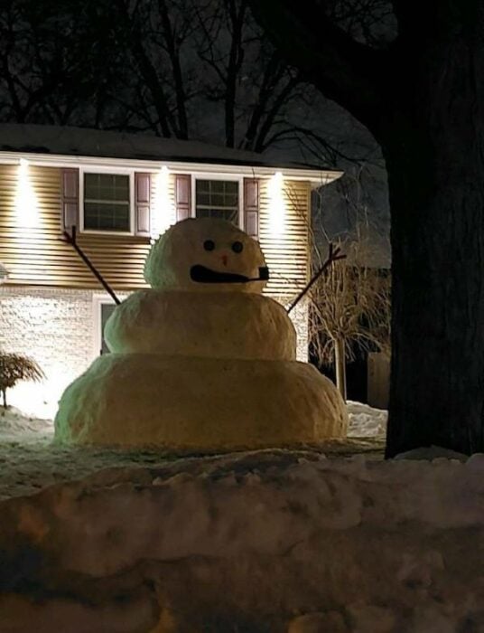 Muñeco de nieve gigante