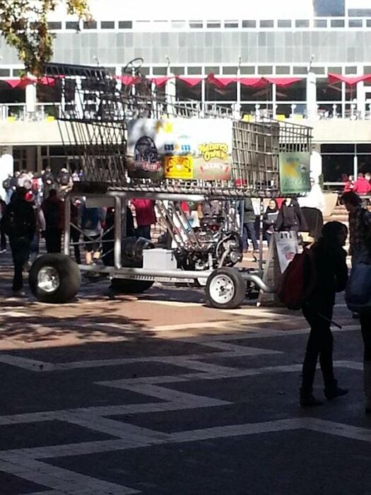 Carrito de supermercado gigante