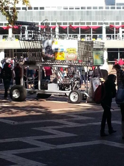 Carrito de supermercado gigante