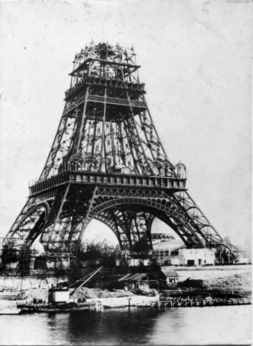 Torre Eiffel en construcción