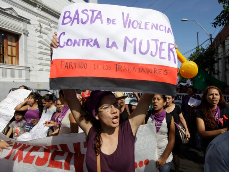 Protesta contra la violencia en Paraguay Mujeres manifestándose