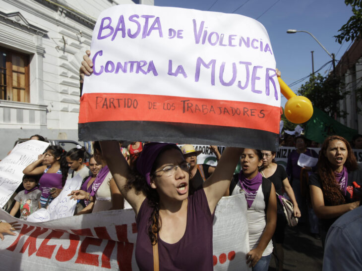 Protesta contra la violencia en Paraguay Mujeres manifestándose