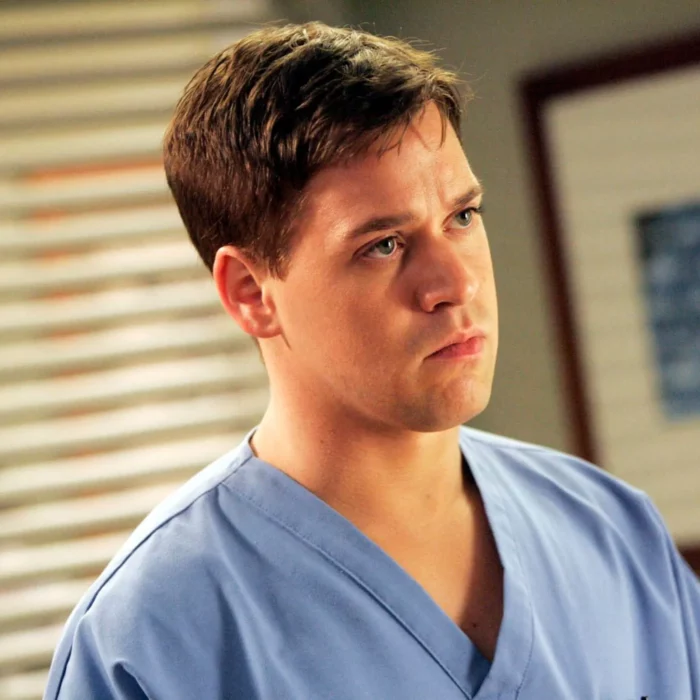 TR Knight Mata a Geordge O'malley en Greys Anathomy