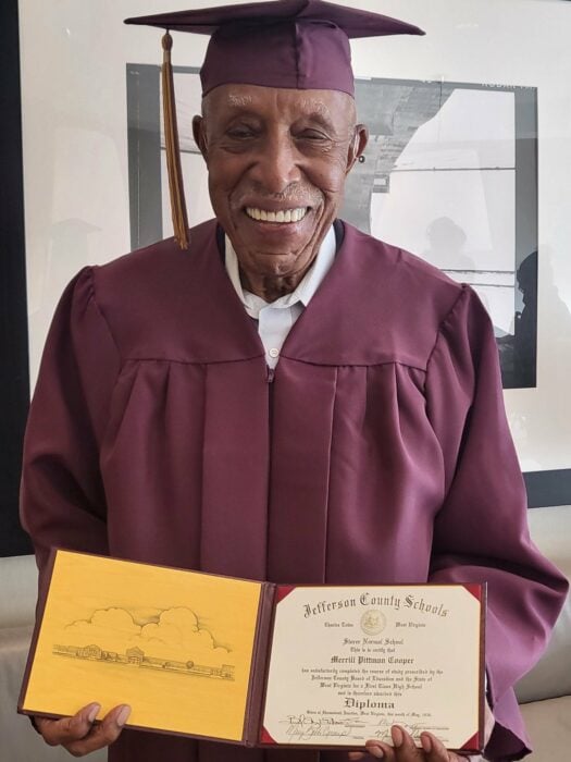 Abuelo de 101 años con diploma