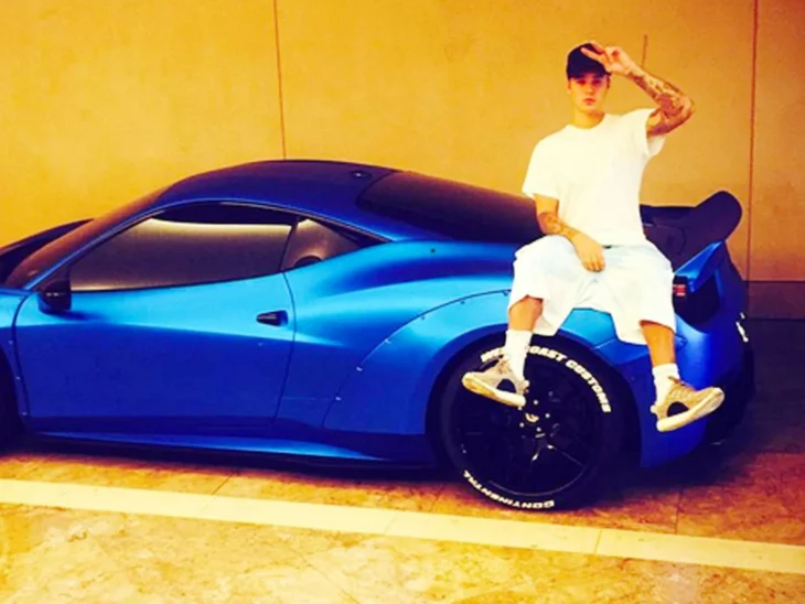 Justin Beiber y su Ferrari