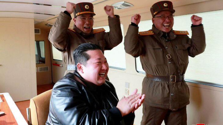 Kim Jong Un celenbrando