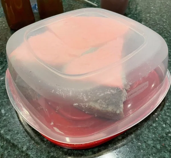 Tupperware invertido