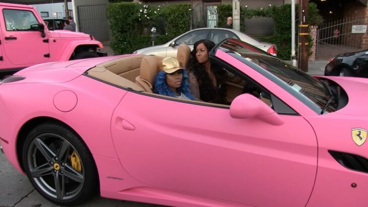 Black Chyna Ferrari rosa