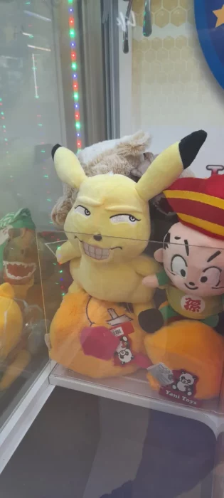 Yani Toys pikachu pervertido y gohan calvo