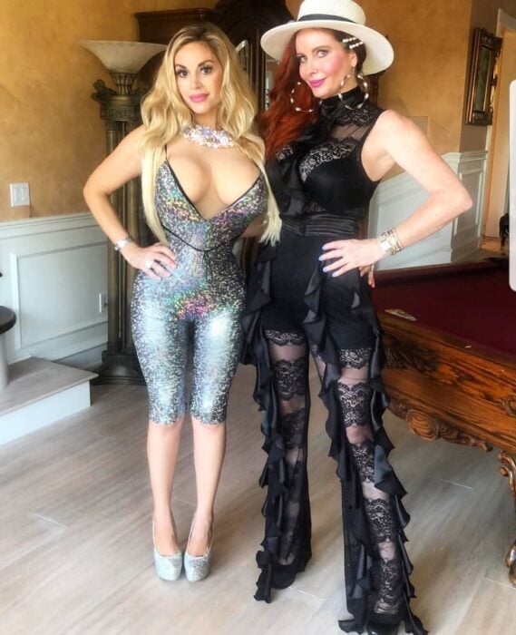 Marcela Iglesias con amiga