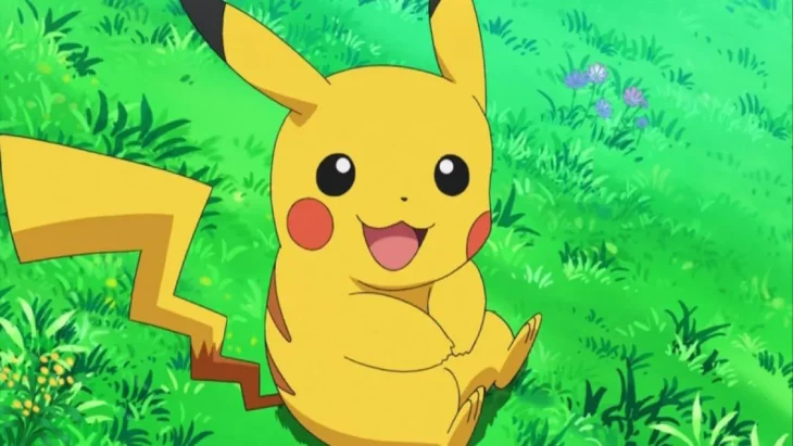 Pikachu en el pasto