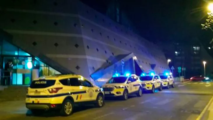 Policía en balneario