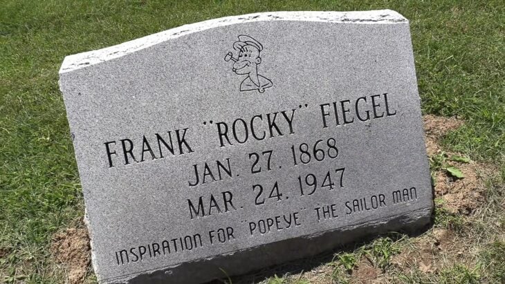 Lápida de Frank "Rocky" Fiegel