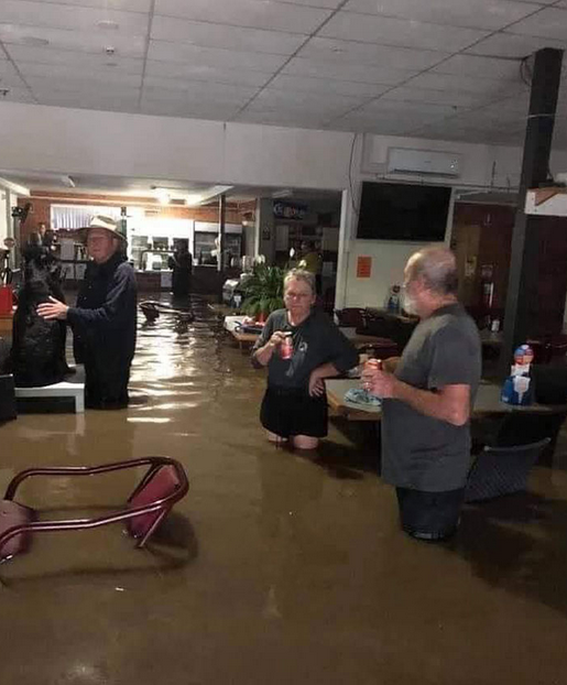 Pub australiano inundado
