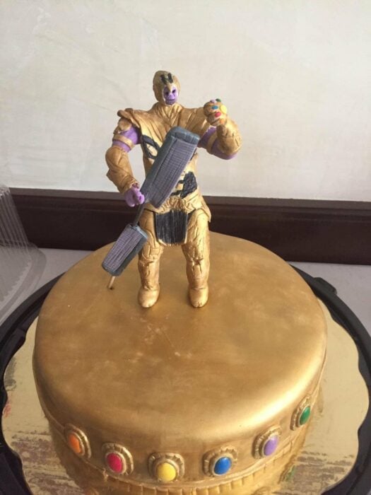 Pasteles de lujo Thanos pastel