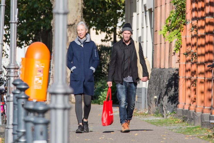 Reeves paseando por Berlin