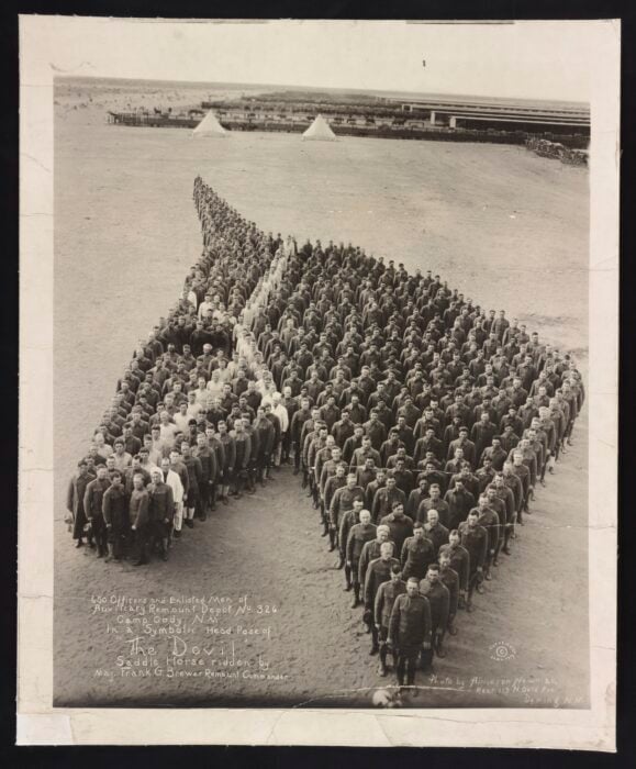 copia caballo 579x700 21 Extrañas imágenes que parecen increíbles pero en realidad son fotos históricas