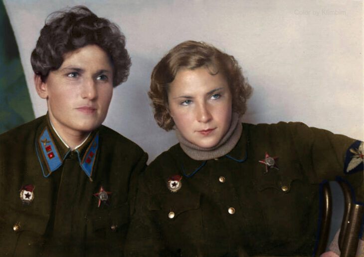 yekaterina budanova lydia litvyak fighter ace female fighter pilot 1942 ww2 soviet aces1 730x515 21 Extrañas imágenes que parecen increíbles pero en realidad son fotos históricas