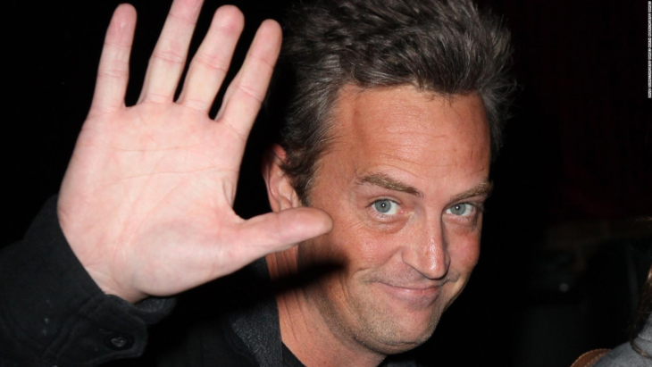 Matthew Perry y su dedo medio faltante