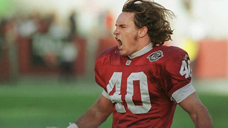 Pat Tillman jugando fútbol