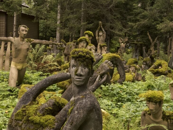 Esculturas en el bosque