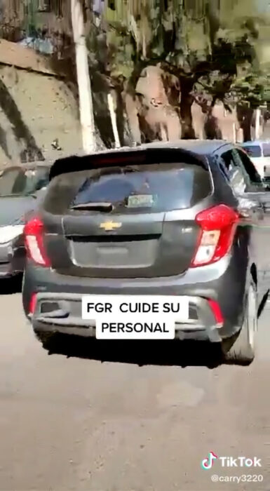 Coche sin placas