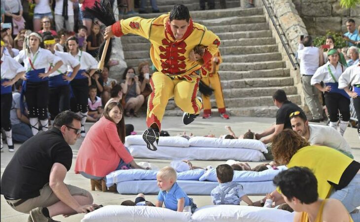 Festival de salto de bebés el colacho