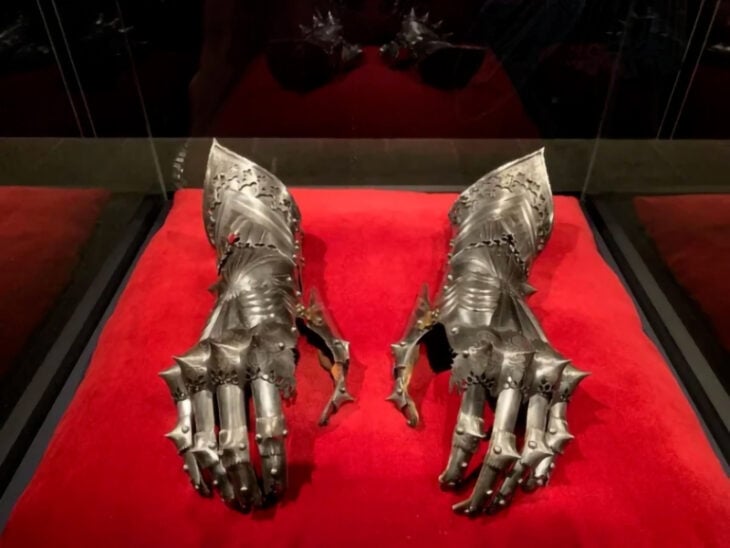 Guantes de Maximiliano