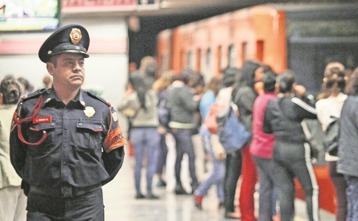 Policía en el Metro