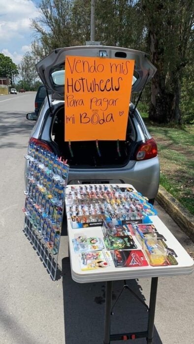 Venta de hot Wheels en la carretera