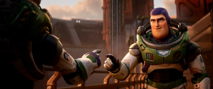 Buzz señalando en Lightyear