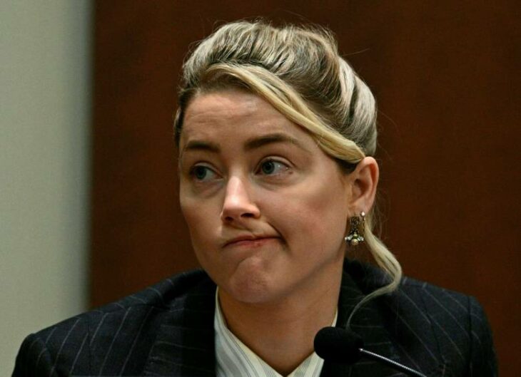 Amber heard hace una mueca