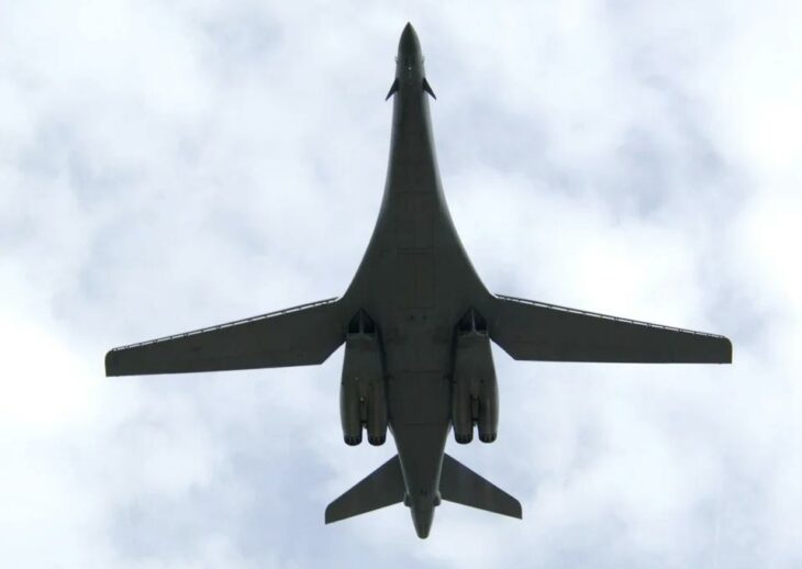 USAF B-1B Lancer despegando