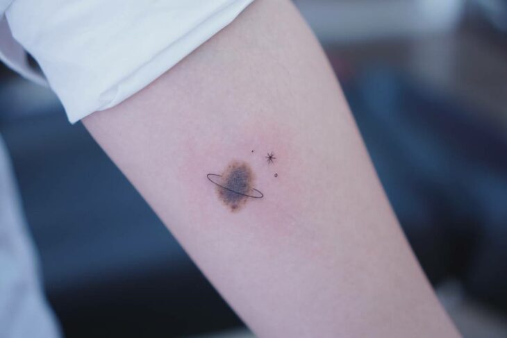 Tatuaje de fenómeno astronómico