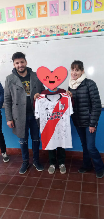 Ciro con la camisa del River