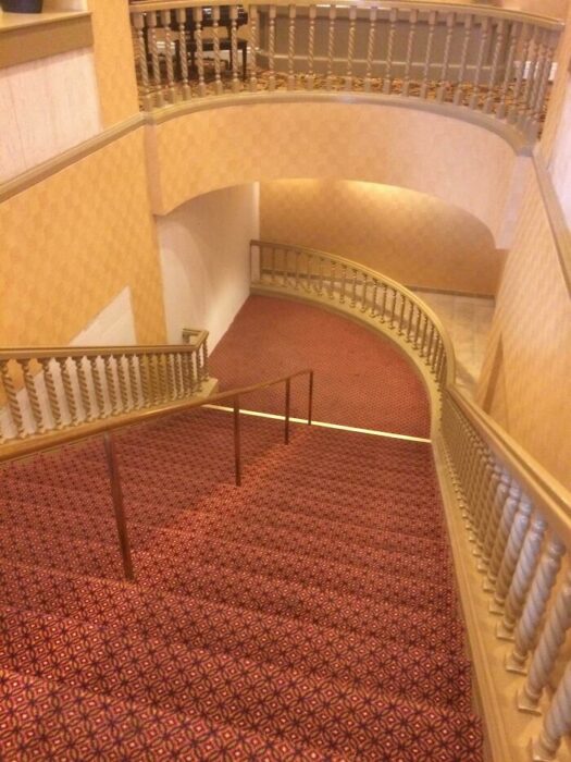 Escaleras a la pared