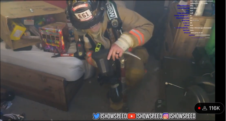 Streamer y bomberos