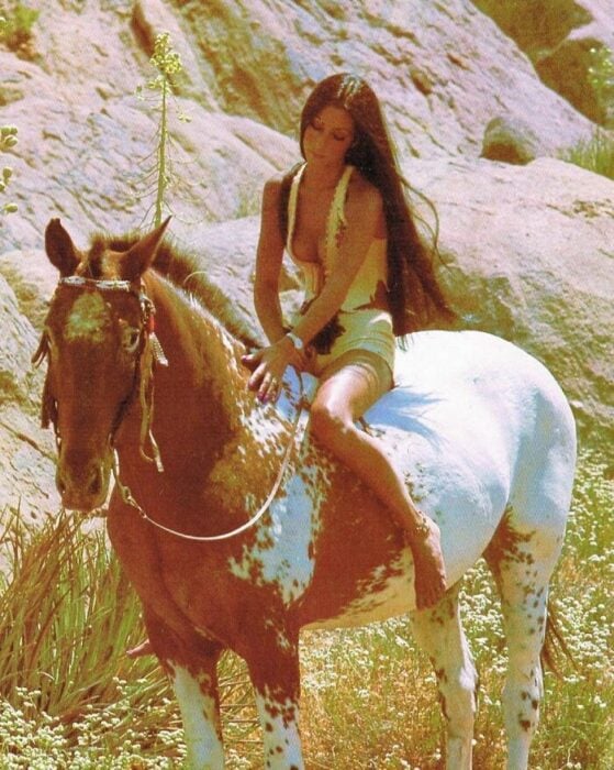 Cher montando a caballo