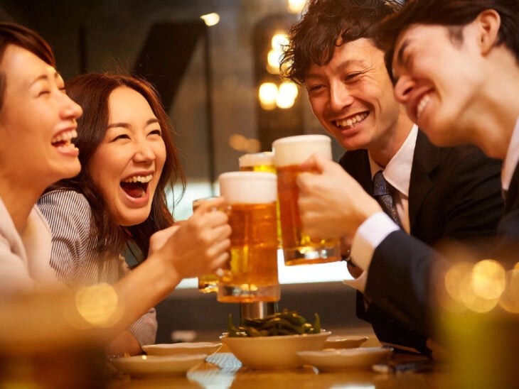 Japoneses bebiendo