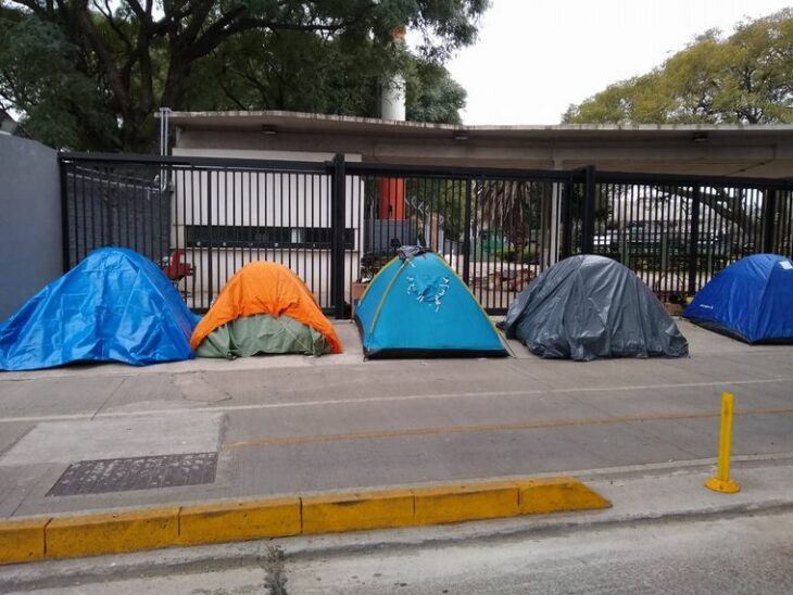 Los toldos esperando el concierto