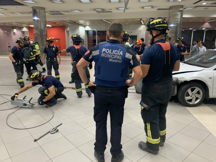 Bomberos en maniobras de rescate