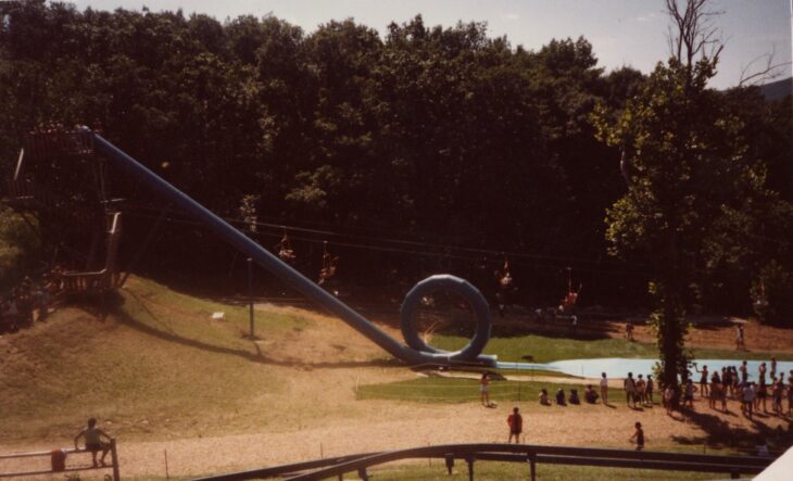 la resbaladilla Cannonball Loop