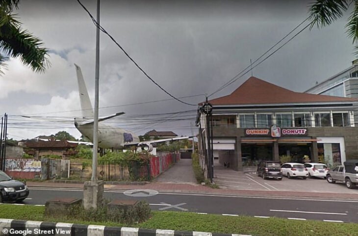 avv6 730x483 Un avión Boeing 737 abandonado aparece en Indonesia y nadie sabe de dónde vino