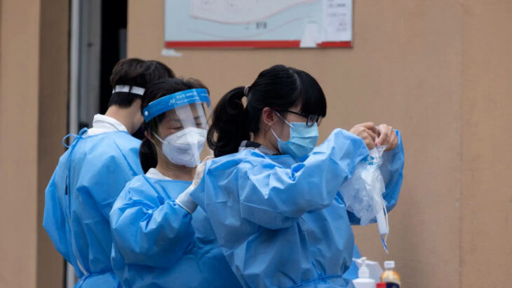 Médicos trabajando