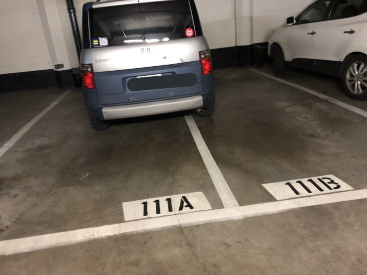 Estacionamiento invadido