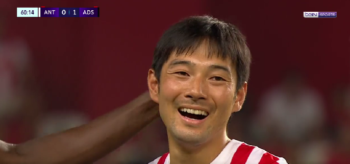 nakajima Jugador japonés hace su debut y lo expulsan a los 20 segundos de haber entrado