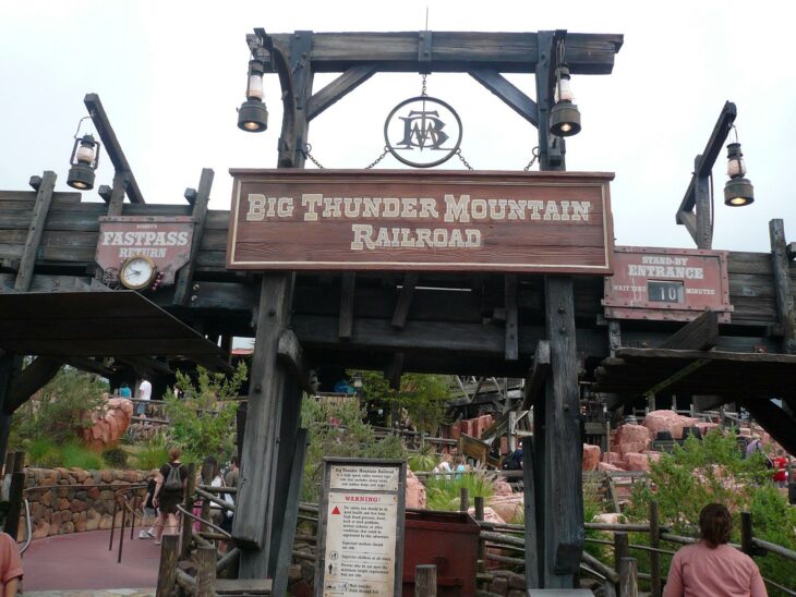 La entrada al big thunder