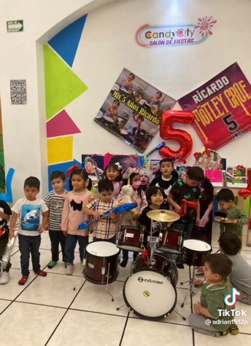 Todos los niños de la fiesta